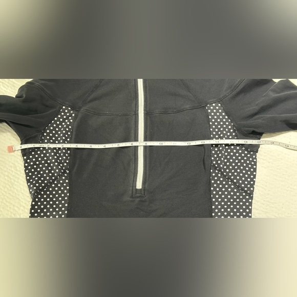 Lululemon: Women’s Half Zip-Up Long Sleeve Top- Size 8 (Older Version) - Picture 2 of 12